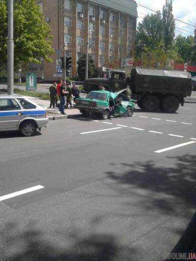 На Донбассе произошло ДТП: легковой автомобиль врезался в грузовик боевиков "ДНР". Фото