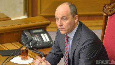 Вице-спикер Верховной Рады Андрей Парубий закрыла утреннее пленарное заседание до 19 мая
