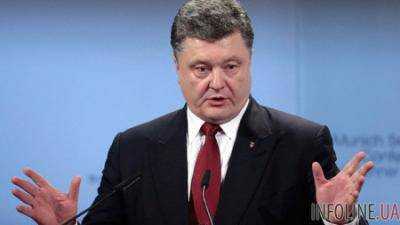 Порошенко в Риге поздравил с праздником вышиванки