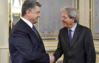 П.Порошенко заявил, что поражен теплой встречей украинцев в Риге