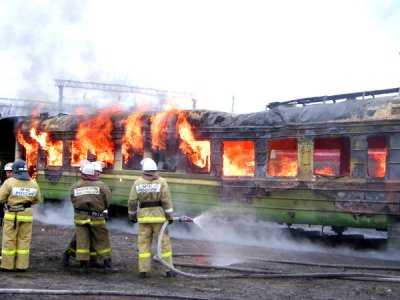 Поезд загорелся в Санкт-Петербурге: более 1,2 тыс. человек эвакуировали