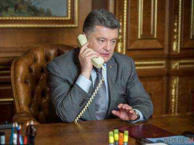 Премьер Словакии Робертом Фицо заверил президента Украины Петра Порошенко в намерении сохранить объемы реверса газа в Украину