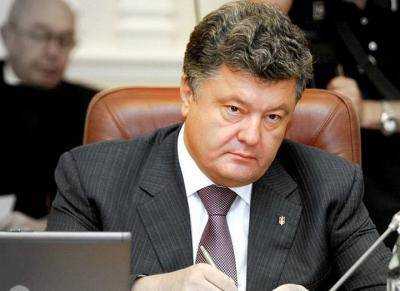 Президент Украины Петр Порошенко подписал закон о военном положении