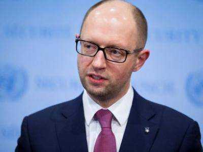 Премьер-министр Украины Арсений Яценюк на брифинге заявил: нефтебазу, которая уже четыре дня горит под Киевом, в 2014-м году проверяли пять раз
