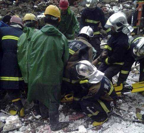 В Китае два человека пострадали из-за обрушения части жилого дома