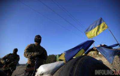 В результате обстрела боевиками блокпоста "Марьинка" получили ранения двое украинских военных