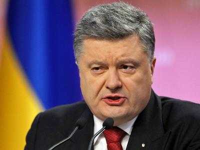 Президент Украины П.Порошенко попросил Конституционный суд отменить лишение В.Януковича звания президента
