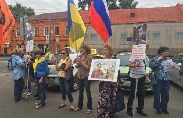 Активисты провели в Москве антивоенный митинг