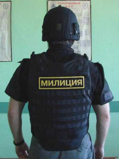 Полицейские в Киеве надели бронежилеты