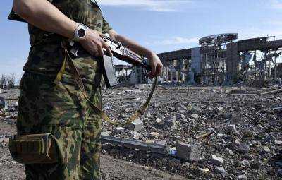 Боевики "ЛНР" обнаружили склад американского оружия в аэропорту Луганска