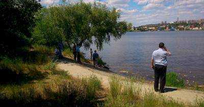 В Кривом Роге на берегу реки нашли тело человека