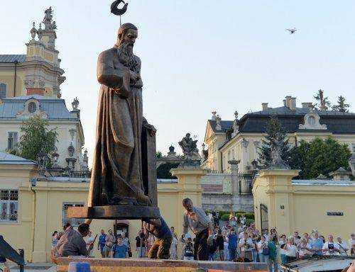 Во Львов на открытие памятника А.Шептицкому пригласили президента Украины