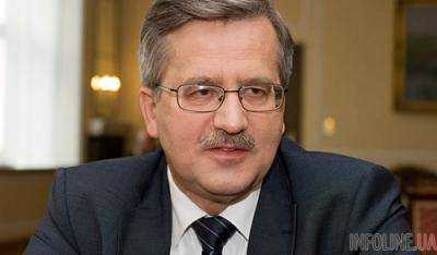 В Варшаве президент Польши Бронислав Коморовский вручил украинцу "Крест возрождения Польши"