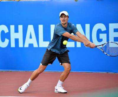 Украинец Денис Молчанов пробился в финал теннисных соревнований в Испании