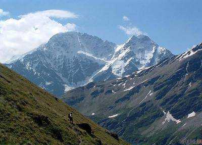 На Эльбрусе на высоте 3,8 тыс. метров обнаружено тело неизвестного туриста