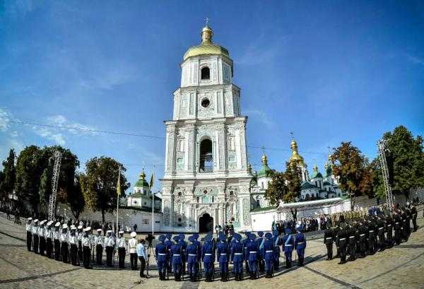 В Киеве состоялось торжественное поднятие Государственного Флага Украины. Фото.Видео