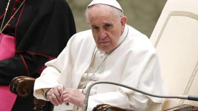 Папа римский Франциск выразил готовность принять две семьи беженцев