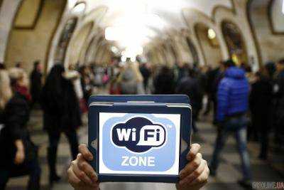 Киев. В метрополитене запустили бесплатный Wi-Fi