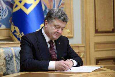 Президент Украины П.Порошенко наградил 13 разведчиков, отличившихся в боях на Донбассе