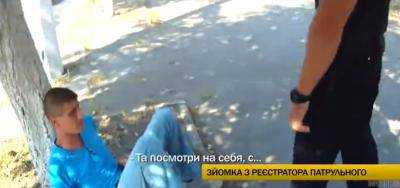 В Сети опубликовано видео с подробностями дебоша в школе: как пьяный отчим обплевал полицейских и пытался их избить