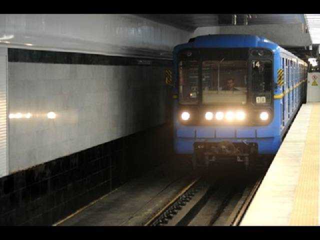 Падіння жінки під потяг метро в Києві: з'явилося моторошне відео інциденту