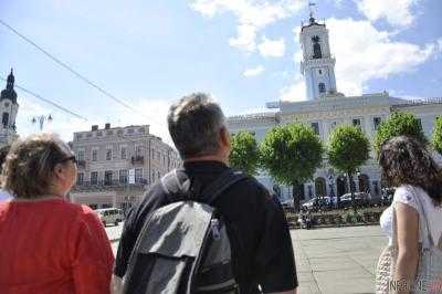 Туристам в Черновцах будут помогать ежи-экскурсоводы
