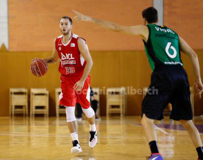 Баскетбол: Р.Отверченко и М.Сандул дебютировали в чемпионате Испании
