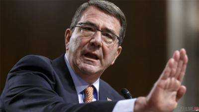 Министр обороны США Эштон Картер: В.Путин заворачивает Россию в "саван изоляции"