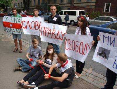 С ноября месяца в Белоруси оппозиционеры добились разрешения на проведение уличных акций