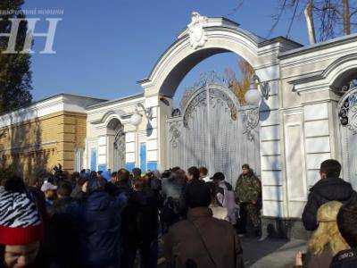 "Автомайдан" выехали к дому Президента Украины с требованием увольнения Генпрокурора