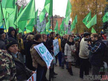 Киев. Под СИЗО, где содержится Г.Корбан, начался митинг. Фото