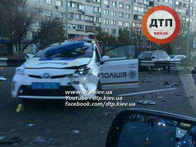 В Киеве пьяный водитель разбил патрульное авто