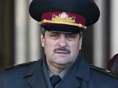 Министр обороны не может отстранить подозреваемого генерала В.Назарова