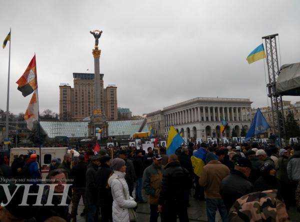 Киев: вовремя вече на Майдане Незалежности полиция выборочно проверяет вещи прохожих