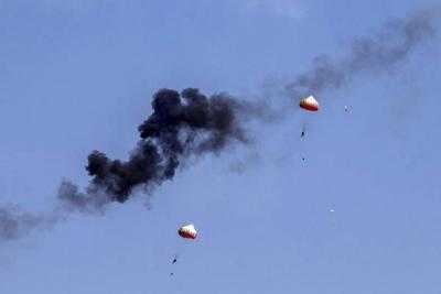 По предварительной информации один из пилотов Су-24 погиб в воздухе. Видео расстрела