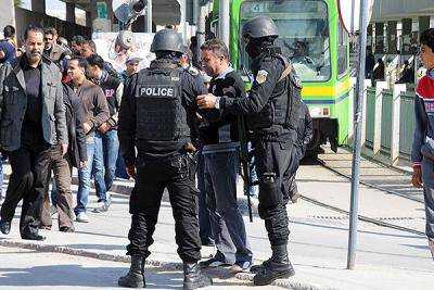 В Тунисе вводят чрезвычайное положение