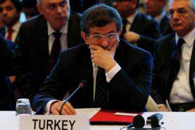 Турецкий премьер-министр Ахмет Давутоглу обвинил Россию в этнических чистках в Сирии