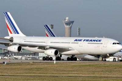 Самолет Air France совершил вынужденную посадку в Кении