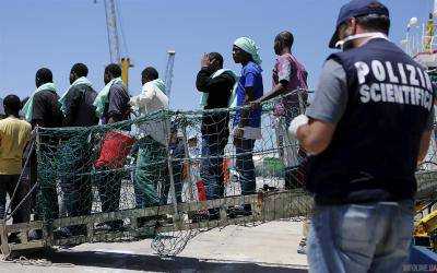 Германия депортирует мигрантов на родину - СМИ