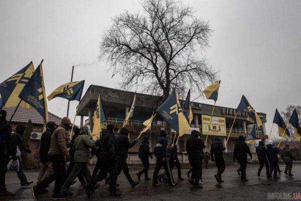 В Харьковской области активисты забросали коктейлями Молотова дома руководства райотдела полиции. Фото