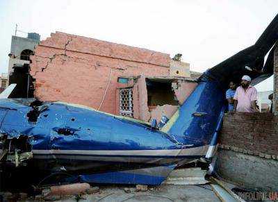 В Индии разбился самолет: погибли 10 человек