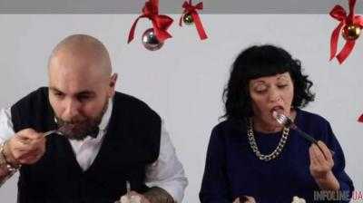 Итальянцы впервые попробовали русские блюда на Новый год. Смешное видео