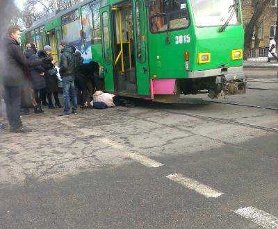 В Днепропетровске ДТП: женщина попала под трамвай