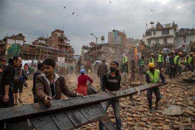 Индия. Число пострадавших в результате землетрясения увеличено до 100