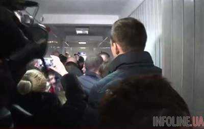 Киев. Как бывшие бойцы «Торнадо» штурмуют суд. Видео