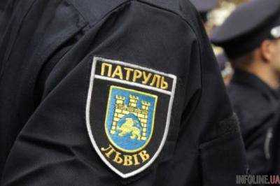 Во Львове на остановке умерла женщина