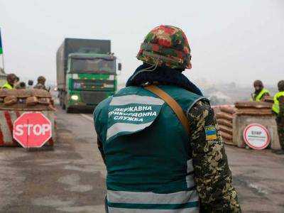 На контрольном пункте въезда/выезда "Чонгар" пограничники задержали два автомобиля