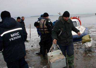 В акватории Каховского водохранилища несколько часов на льдине дрейфовали рыбаки