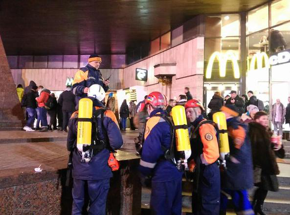 В Киеве загорелась станция метро "Льва Толстого"