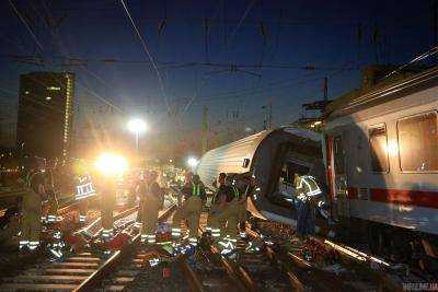 В Германии от столкновения поездов количество погибших возросло до 11 человек